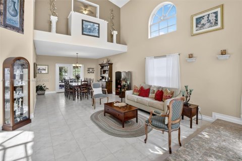 Купить виллу или дом в Пемброк-Пайнс, Флорида 4 спальни, 327.02м2, № 1969572 - фото 7