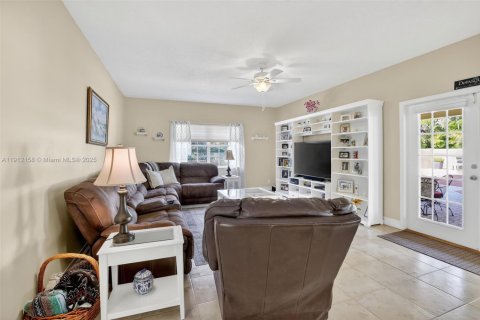 Купить виллу или дом в Пемброк-Пайнс, Флорида 4 спальни, 327.02м2, № 1969572 - фото 19