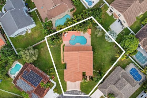 Купить виллу или дом в Пемброк-Пайнс, Флорида 4 спальни, 327.02м2, № 1969572 - фото 1