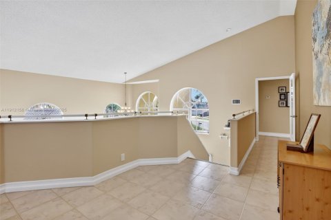 Купить виллу или дом в Пемброк-Пайнс, Флорида 4 спальни, 327.02м2, № 1969572 - фото 27