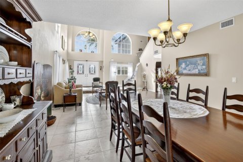 Купить виллу или дом в Пемброк-Пайнс, Флорида 4 спальни, 327.02м2, № 1969572 - фото 12