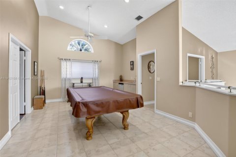 Купить виллу или дом в Пемброк-Пайнс, Флорида 4 спальни, 327.02м2, № 1969572 - фото 28