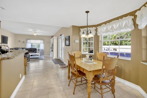 Купить виллу или дом в Пемброк-Пайнс, Флорида 4 спальни, 327.02м2, № 1969572 - фото 14