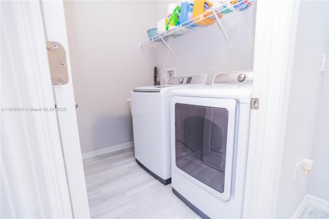 Villa ou maison à vendre à Port St. Lucie, Floride: 4 chambres, 217.11 m2 № 1927295 - photo 15