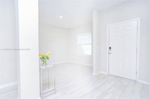 Villa ou maison à vendre à Port St. Lucie, Floride: 4 chambres, 217.11 m2 № 1927295 - photo 4