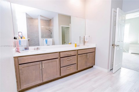 Villa ou maison à vendre à Port St. Lucie, Floride: 4 chambres, 217.11 m2 № 1927295 - photo 22