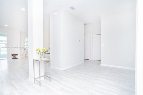 Villa ou maison à vendre à Port St. Lucie, Floride: 4 chambres, 217.11 m2 № 1927295 - photo 5