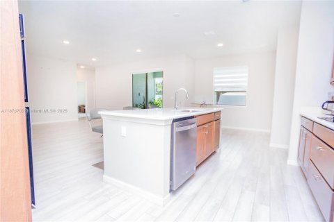 Villa ou maison à vendre à Port St. Lucie, Floride: 4 chambres, 217.11 m2 № 1927295 - photo 12