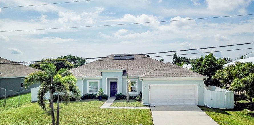 Villa ou maison à Port St. Lucie, Floride 4 chambres, 217.11 m2 № 1927295