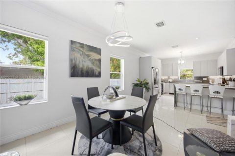 Villa ou maison à vendre à Wilton Manors, Floride: 3 chambres, 218.04 m2 № 2247772 - photo 13