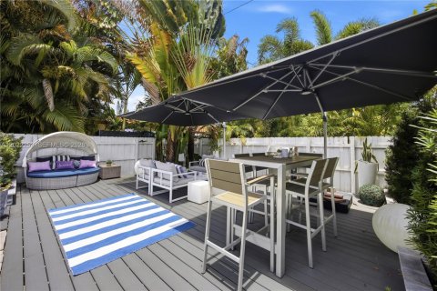 Villa ou maison à vendre à Wilton Manors, Floride: 3 chambres, 218.04 m2 № 2247772 - photo 27