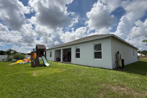 House in Port St. Lucie, Florida 4 bedrooms, 226.5 sq.m. № 1809481 - photo 19