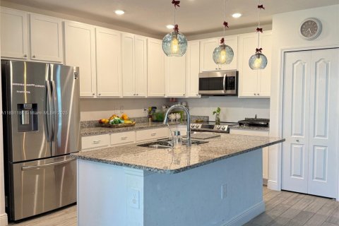 House in Port St. Lucie, Florida 4 bedrooms, 226.5 sq.m. № 1809481 - photo 24