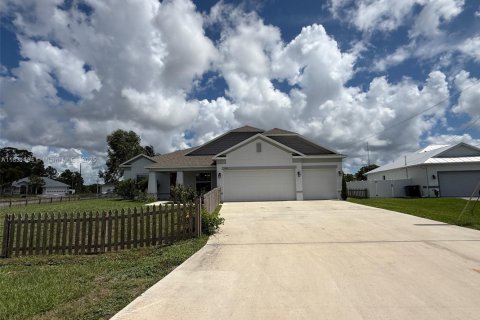 House in Port St. Lucie, Florida 4 bedrooms, 226.5 sq.m. № 1809481 - photo 18