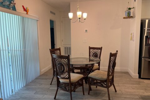 House in Port St. Lucie, Florida 4 bedrooms, 226.5 sq.m. № 1809481 - photo 26