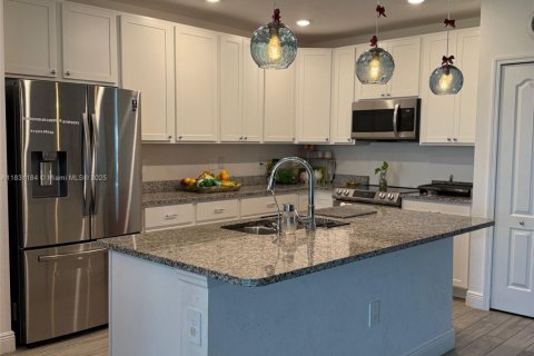 House in Port St. Lucie, Florida 4 bedrooms, 226.5 sq.m. № 1809481 - photo 25
