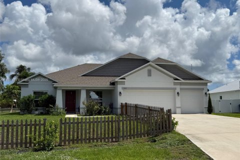 House in Port St. Lucie, Florida 4 bedrooms, 226.5 sq.m. № 1809481 - photo 17