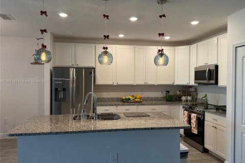 House in Port St. Lucie, Florida 4 bedrooms, 226.5 sq.m. № 1809481 - photo 23