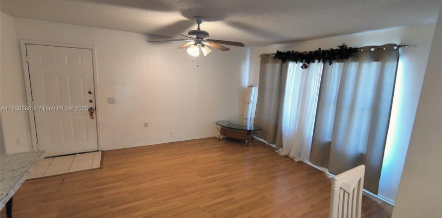 Condominio en Miami, Florida, 2 dormitorios  № 1830991