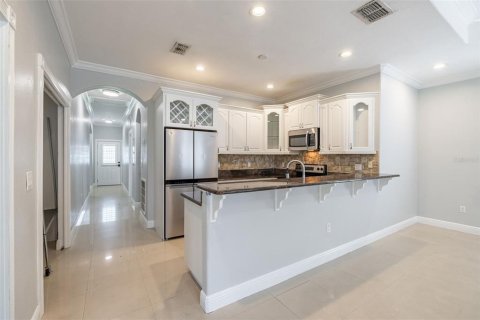 House in Tampa, Florida 4 bedrooms, 172.05 sq.m. № 1836968 - photo 3