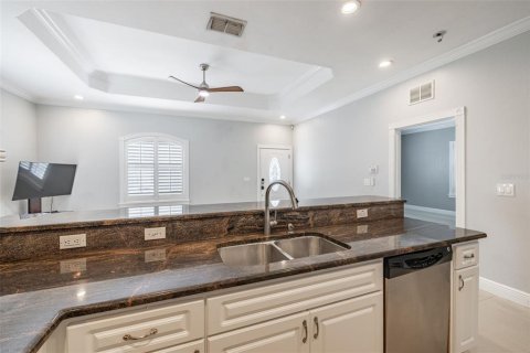 House in Tampa, Florida 4 bedrooms, 172.05 sq.m. № 1836968 - photo 5