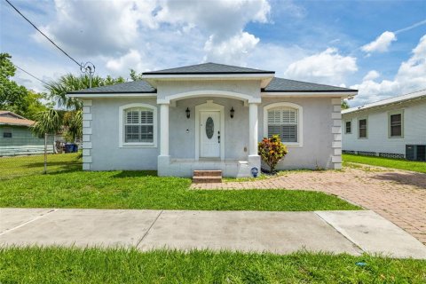 House in Tampa, Florida 4 bedrooms, 172.05 sq.m. № 1836968 - photo 1