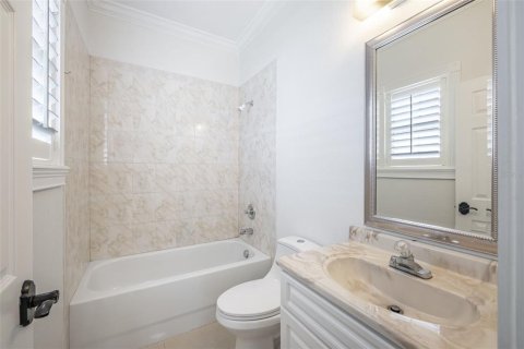House in Tampa, Florida 4 bedrooms, 172.05 sq.m. № 1836968 - photo 16