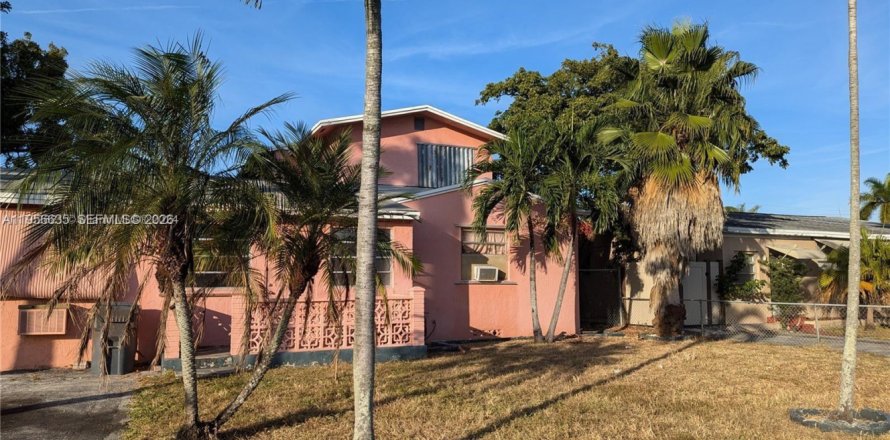 Villa ou maison à Hollywood, Floride 6 chambres, 295.15 m2 № 2153490