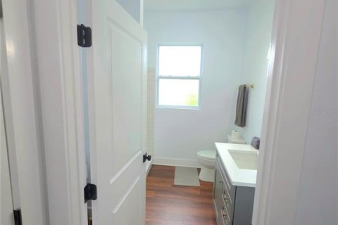 House in Tampa, Florida 4 bedrooms, 199.18 sq.m. № 1844985 - photo 28