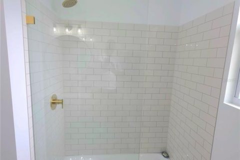 House in Tampa, Florida 4 bedrooms, 199.18 sq.m. № 1844985 - photo 30