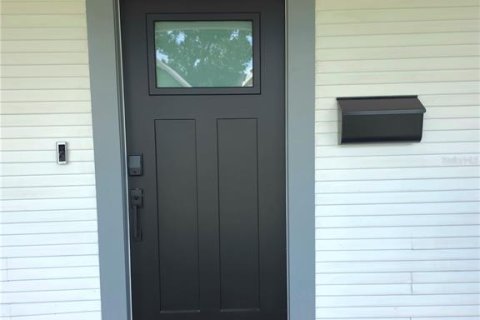 House in Tampa, Florida 4 bedrooms, 199.18 sq.m. № 1844985 - photo 2