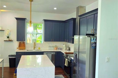House in Tampa, Florida 4 bedrooms, 199.18 sq.m. № 1844985 - photo 10
