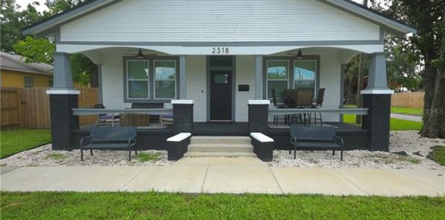 House in Tampa, Florida 4 bedrooms, 199.18 sq.m. № 1844985