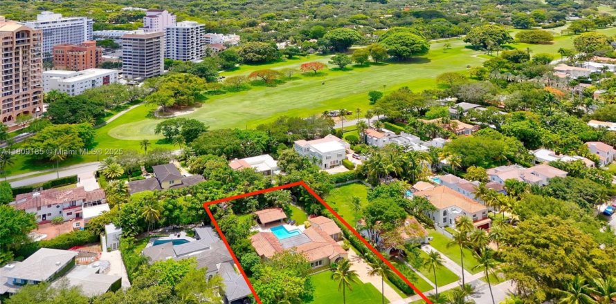 House in Coral Gables, Florida 3 bedrooms, 283.17 sq.m. № 1752475