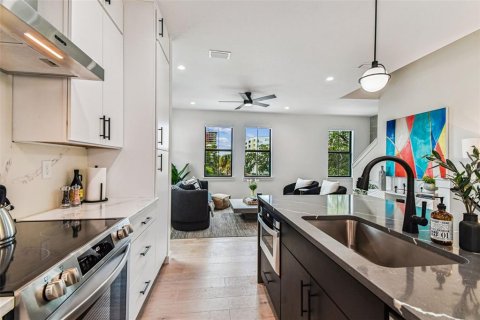 Townhouse in Tampa, Florida 3 bedrooms, 195.47 sq.m. № 1776699 - photo 27