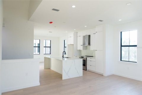 Townhouse in Tampa, Florida 3 bedrooms, 195.47 sq.m. № 1776699 - photo 4