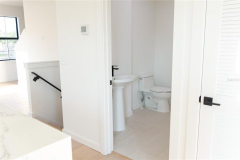 Townhouse in Tampa, Florida 3 bedrooms, 195.47 sq.m. № 1776699 - photo 9