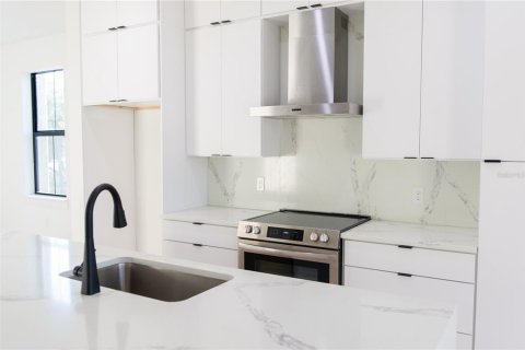 Townhouse in Tampa, Florida 3 bedrooms, 195.47 sq.m. № 1776699 - photo 3