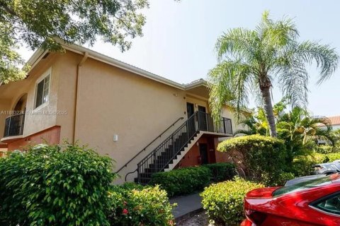 Condo in West Palm Beach, Florida, 3 bedrooms  № 1929855 - photo 4