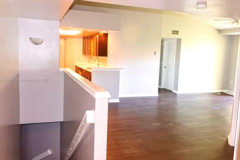 Condo in West Palm Beach, Florida, 3 bedrooms  № 1929855 - photo 7