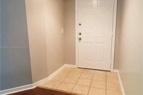 Condo in West Palm Beach, Florida, 3 bedrooms  № 1929855 - photo 1