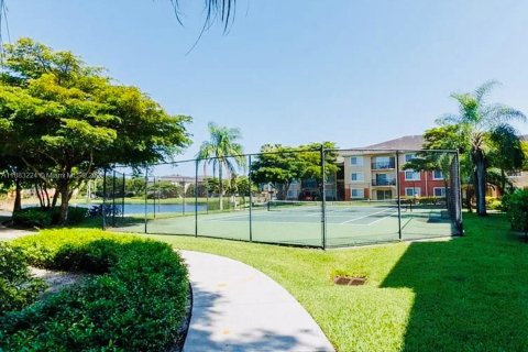 Condo in West Palm Beach, Florida, 3 bedrooms  № 1929855 - photo 11