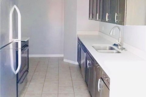 Condo in West Palm Beach, Florida, 3 bedrooms  № 1929855 - photo 10