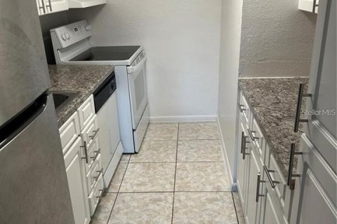 Condo in Orlando, Florida, 4 bedrooms № 2233578 - photo 4