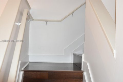 Снять в аренду таунхаус в Авентура, Флорида 2 спальни, 117.99м2, № 1992384 - фото 14