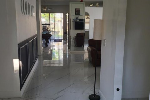 House in Coconut Creek, Florida 4 bedrooms, 178 sq.m. № 2086853 - photo 4