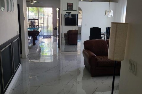 House in Coconut Creek, Florida 4 bedrooms, 178 sq.m. № 2086853 - photo 5