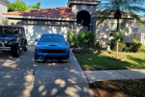 House in Coconut Creek, Florida 4 bedrooms, 178 sq.m. № 2086853 - photo 3