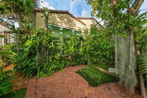 House in Miami, Florida 3 bedrooms, 150.87 sq.m. № 2080306 - photo 22
