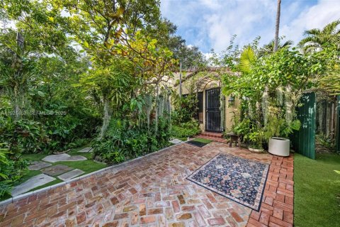 House in Miami, Florida 3 bedrooms, 150.87 sq.m. № 2080306 - photo 11